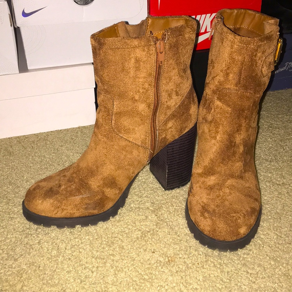 Size 9.5M Boots